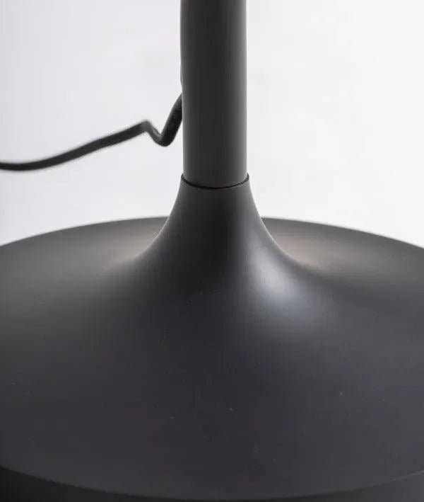 LÁMPARA DE PIE NEGRA MODERNA Y SOFISTICADA - Lámparas de pie - El Workshop - hierro