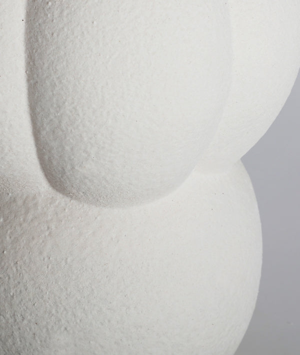 LÁMPARA DE MESA BULLA formas orgánicas y elegancia contemporánea