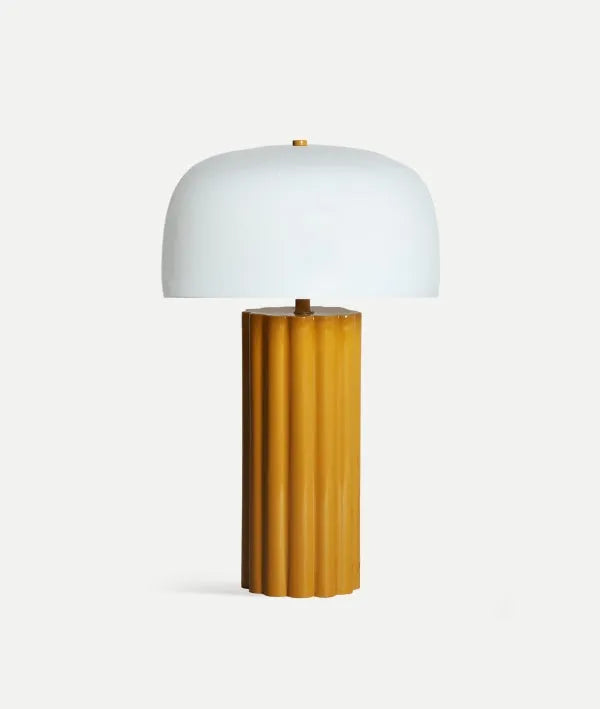 TAFELLAMP TRESA moderniteit en warmte met een levendige stijl