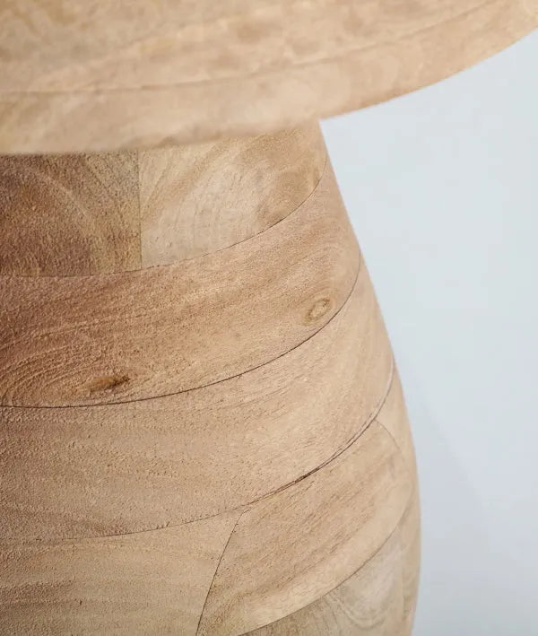 LÁMPARA DE MESA DE MADERA CON VETAS ORGÁNICAS VOLSTED