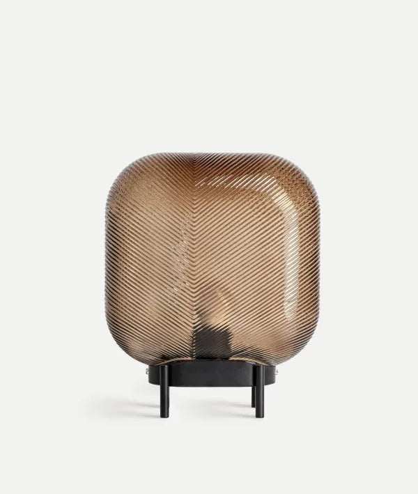 LÁMPARA DE MESA ZARIA vidrio ámbar translúcido con textura en espiga