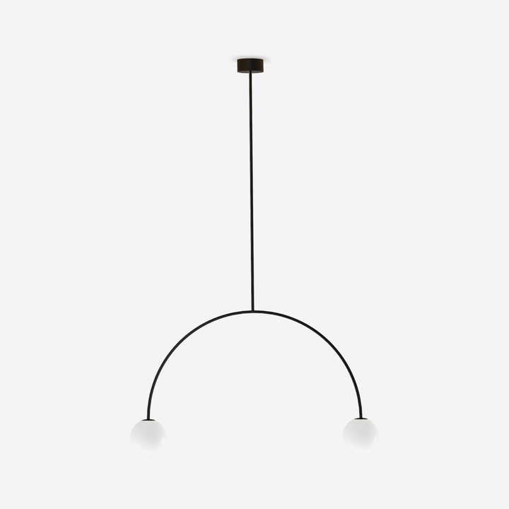 Lámpara Riga Colgante 50 - Negro mate sobre fondo gris de estudio