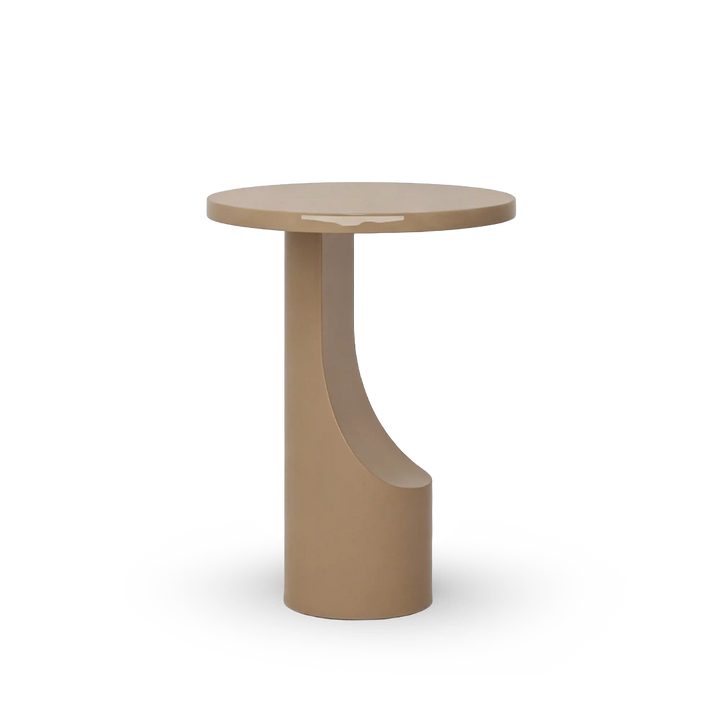 Mesa auxiliar Alia beige en microcemento en ambiente decorado (2)