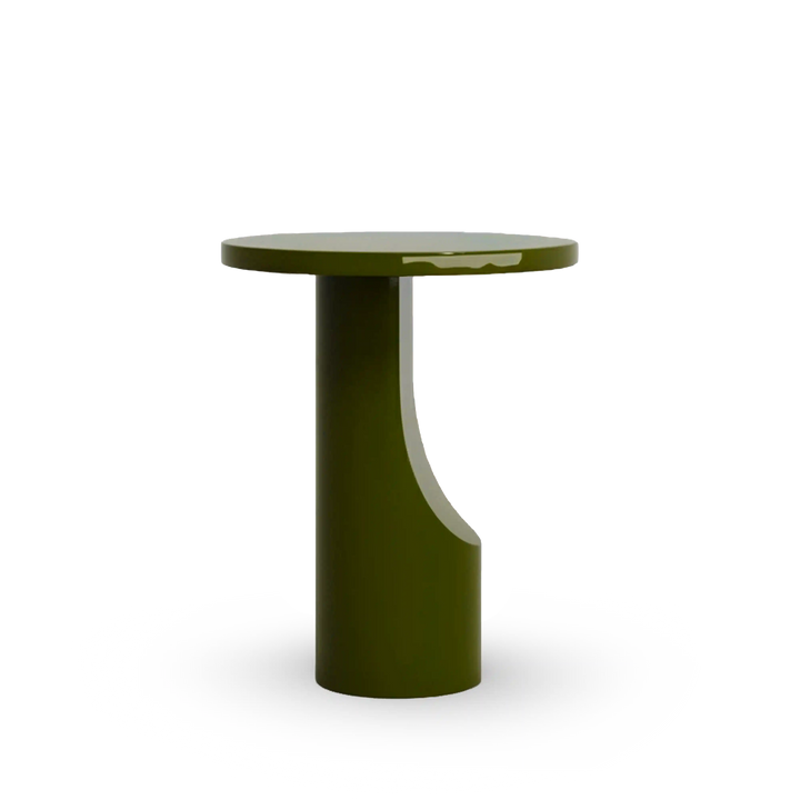 Mesa auxiliar Alia verde en microcemento en ambiente decorado (2)