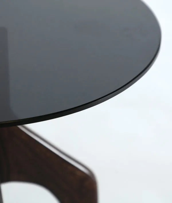 BICKERTON bijzettafel van hout in een warme bruine tint