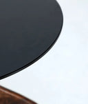 Mesa auxiliar BICKERTON elaborado en madera en tono marrón cálido