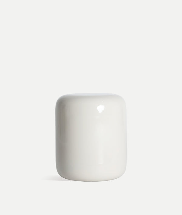 MESA AUXILIAR GREI minimalismo y frescura en blanco roto