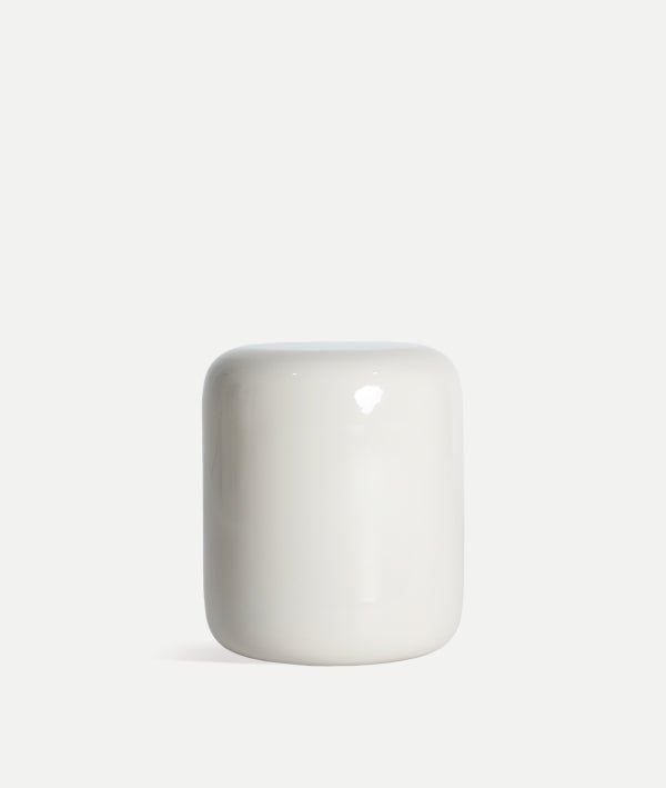 MESA AUXILIAR GREI minimalismo y frescura en blanco roto