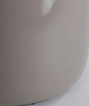 MESA AUXILIAR GREI minimalismo y frescura en blanco roto