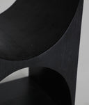 MESA AUXILIAR KIRILA de diseño contemporáneo en madera de mango negra