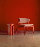 MESA AUXILIAR LAUSANA fabricada en hierro resistente en tono rojo vibrante