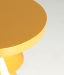 MESA AUXILIAR OLTEN en hierro resistente en tono mostaza