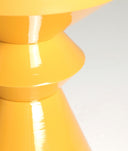 MESA AUXILIAR OLTEN en hierro resistente en tono mostaza