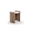 Mesa auxiliar Volga en madera y mármol travertino en ambiente decorado (2)