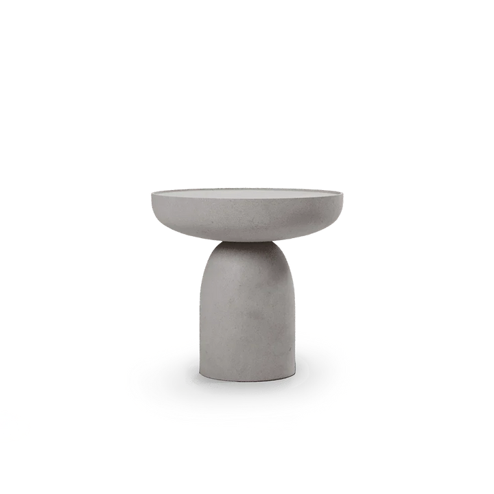 Mesa auxiliar Rin en microcemento en ambiente decorado