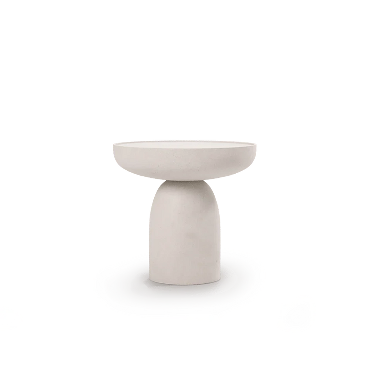 Mesa auxiliar Rin en microcemento en ambiente decorado (2)
