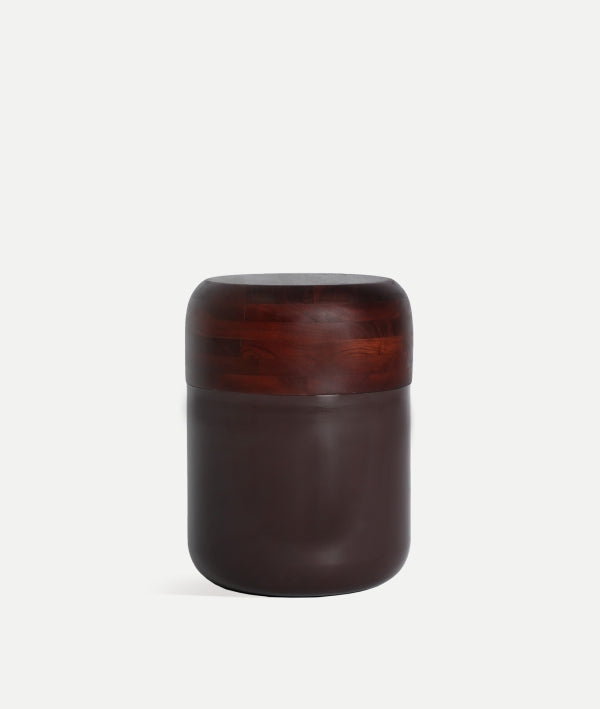 MESA AUXILIAR TAU contraste de materiales y funcionalidad compacta