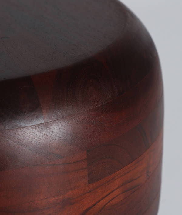 TAU SIDE TABLE: contrast of materials and compact functionality