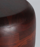 MESA AUXILIAR TAU contraste de materiales y funcionalidad compacta