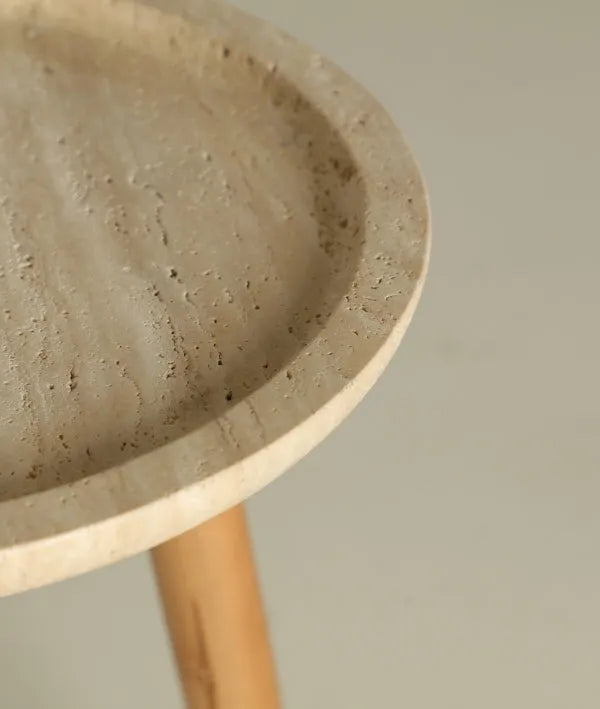 VIDEIX berkenhouten bijzettafel in natuurlijke bruine tint.