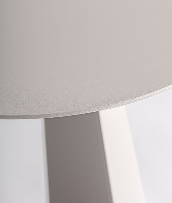 MESA AUXILIAR WENGEN elegancia discreta y funcionalidad ligera