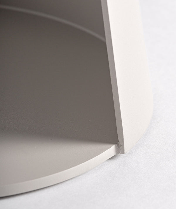 MESA AUXILIAR WENGEN elegancia discreta y funcionalidad ligera