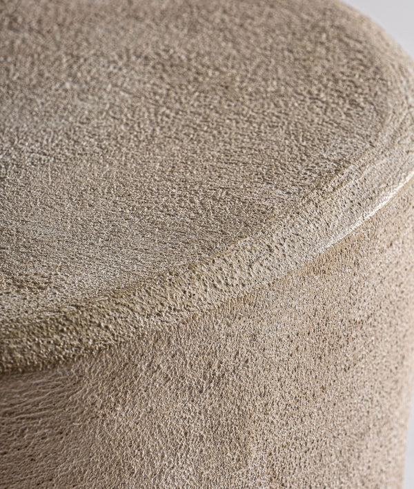 Mesa auxiliar WERLE redonda de madera en marrón claro