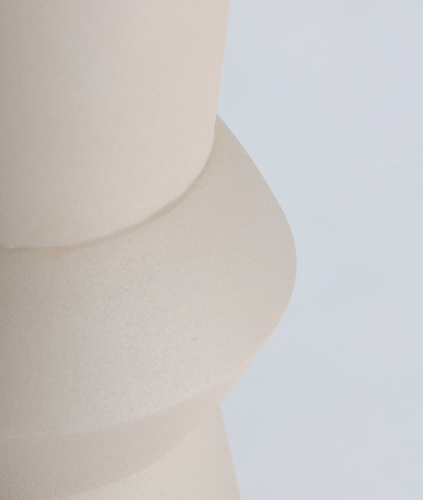 MESA DE BAR KILHE en hierro beige y madera de mango