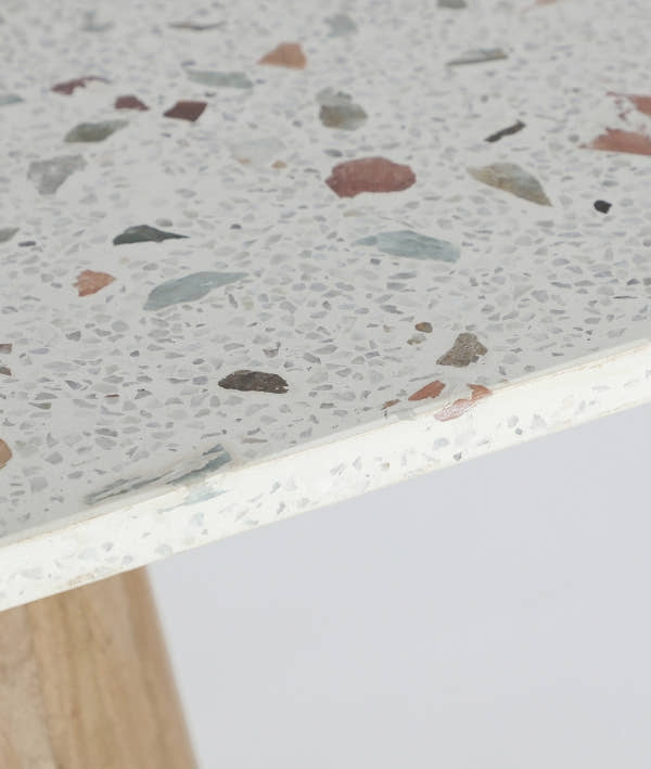 LAUTREC BAR TABLE: modernity and natural character