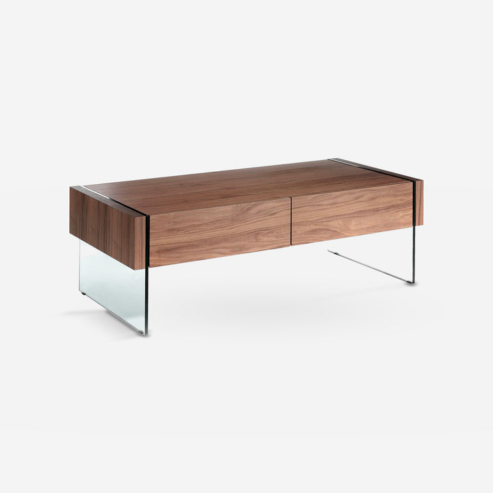 Mesa centro rectangular nogal y cristal templado sobre fondo gris de estudio