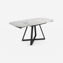 Mesa comedor extensible ovalada barril mármol porcelánico y acero negro sobre fondo gris de estudio