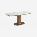 Mesa comedor extensible ovalada barril mármol porcelánico y nogal sobre fondo gris de estudio