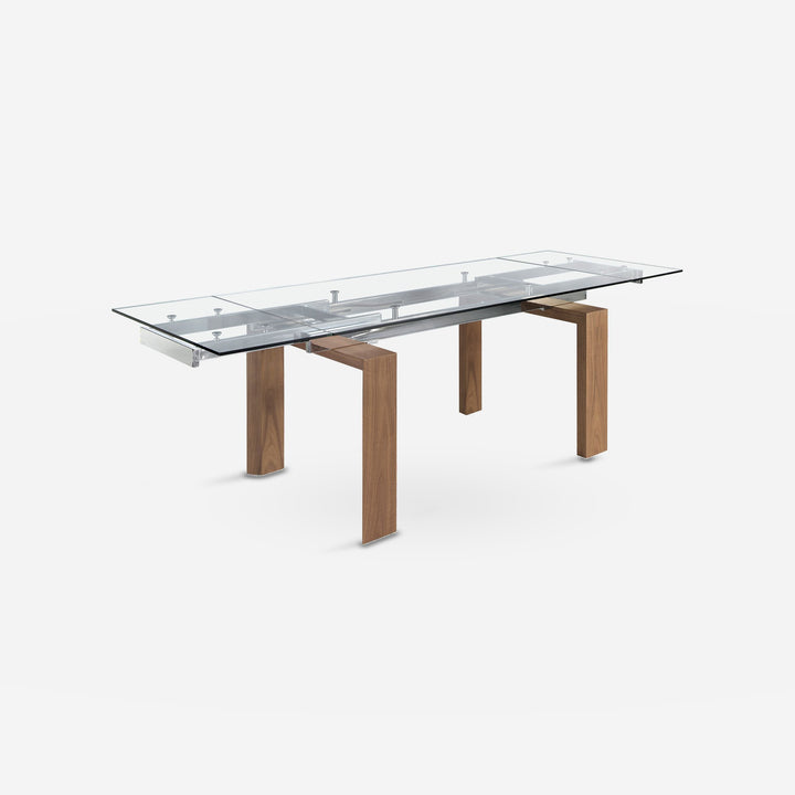 Mesa comedor extensible rectangular cristal templado y nogal sobre fondo gris de estudio