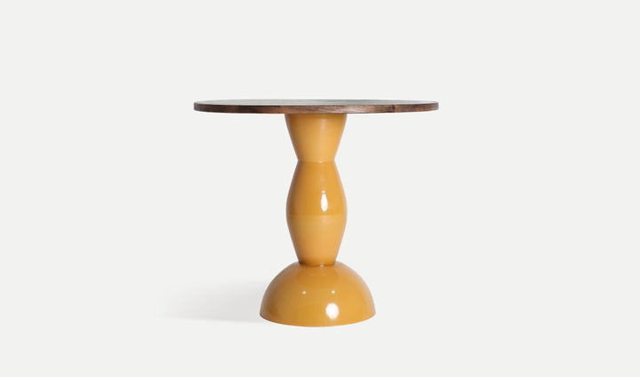 MESA DE COMEDOR NAHINA en hierro ocre y madera de mango
