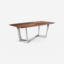 Mesa comedor ovalada barril nogal y acero cromado sobre fondo gris de estudio
