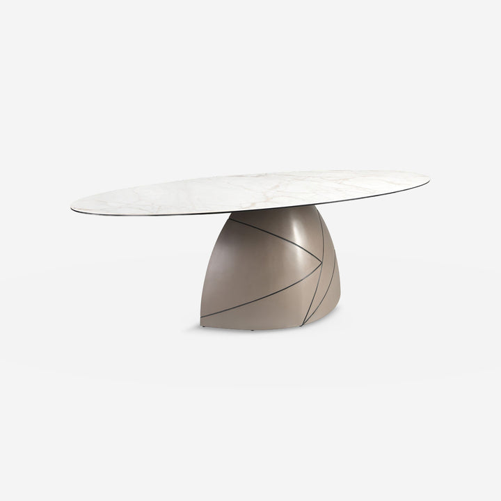 Mesa comedor ovalada mármol porcelánico y acero taupé metalizado sobre fondo gris