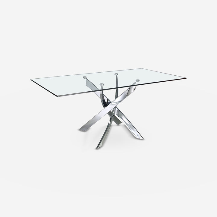 Mesa comedor rectangular de cristal templado con patas de acero en aspa acabado cromado, sobre fondo gris de estudio