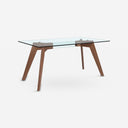 Mesa comedor rectangular cristal templado y nogal sobre fondo gris de estudio