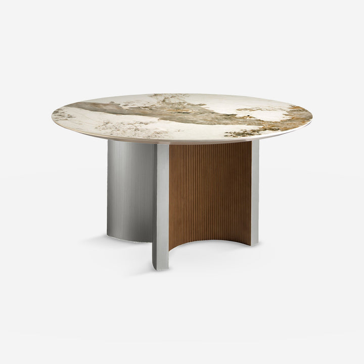Mesa comedor redonda mármol porcelánico, nogal y madera color plata sobre fondo gris de estudio