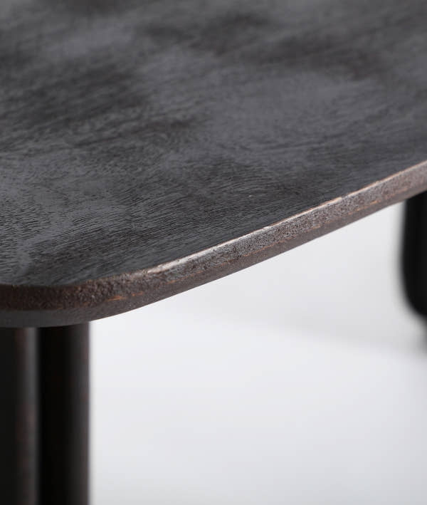 SEISSAN DINING TABLE: sculptural solidity and natural charm