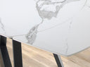 Mesa extensible de diseño moderno con tapa ovalada en mármol porcelánico blanco con vetas grises