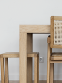 mesa de comedor estilo minimalista de madera rectangular
