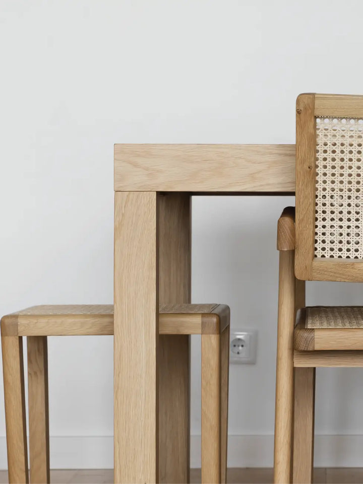 mesa de comedor estilo minimalista de madera rectangular