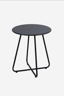 Mesa Lucca gris Ø45 sobre fondo gris de estudio