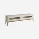 Mueble TV madera gris y nogal con iluminación interior sobre fondo gris de estudio