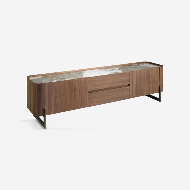 Mueble TV nogal, acero visón metal y tapa de mármol porcelánico sobre fondo gris de estudio