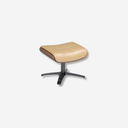 ottoman tapizado en piel color beige arena con estructura lateral en madera curva y base giratoria metálica en cruz