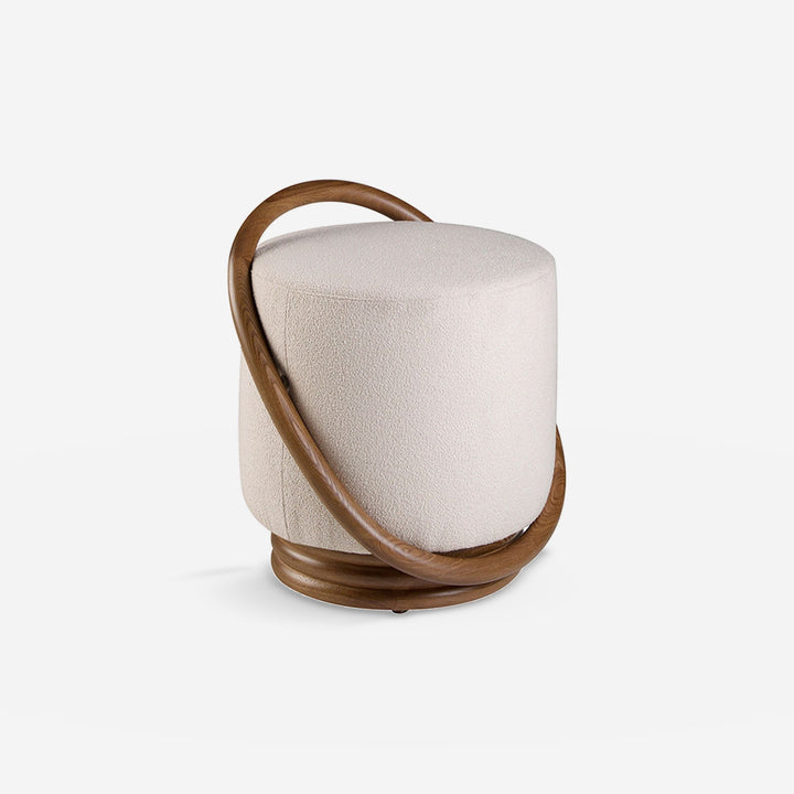 Puff tela blanco sobre fondo gris de estudio