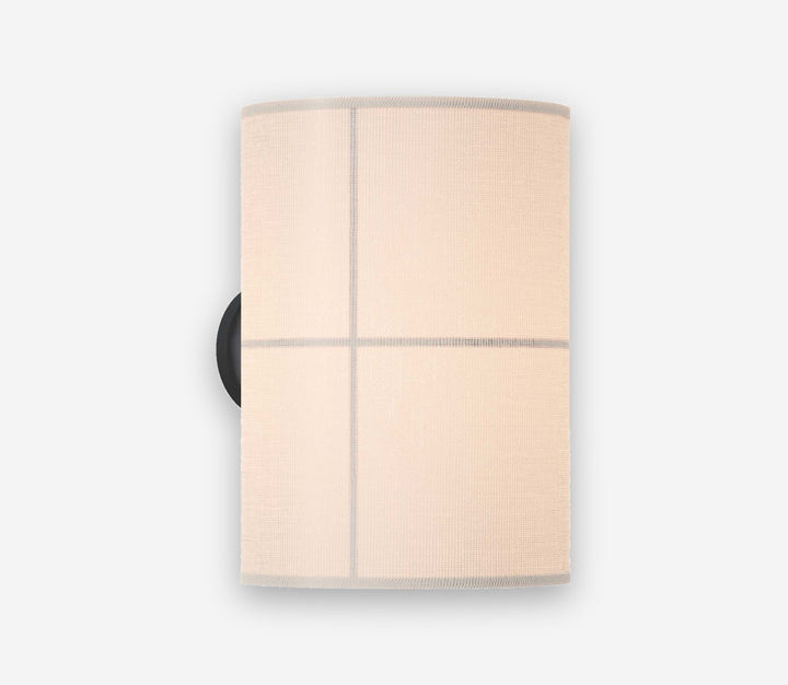 Lámpara Rania de Pared 28 - Estructura negra mate y pantalla crema blanca sobre fondo gris de estudio