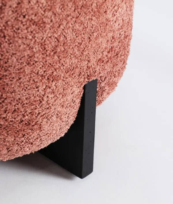 REPOSAPIÉS LEMUY POLIESTER ROSA PATAS NEGRAS - Reposapiés y puffs - El Workshop - poliéster